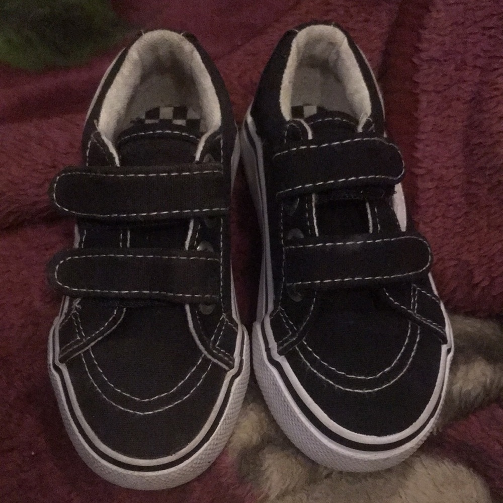 Joe Boxer casual tennis shoes Velcro size 7m